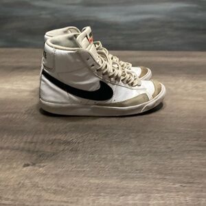 Nike mid 77 blazers